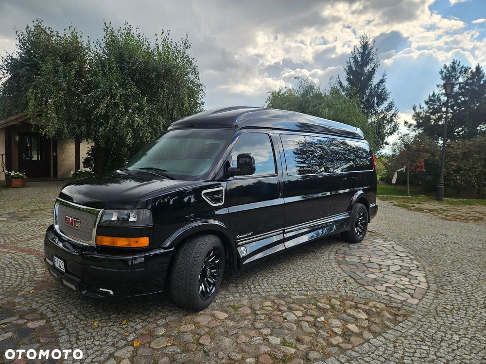 GMC Savana - 1