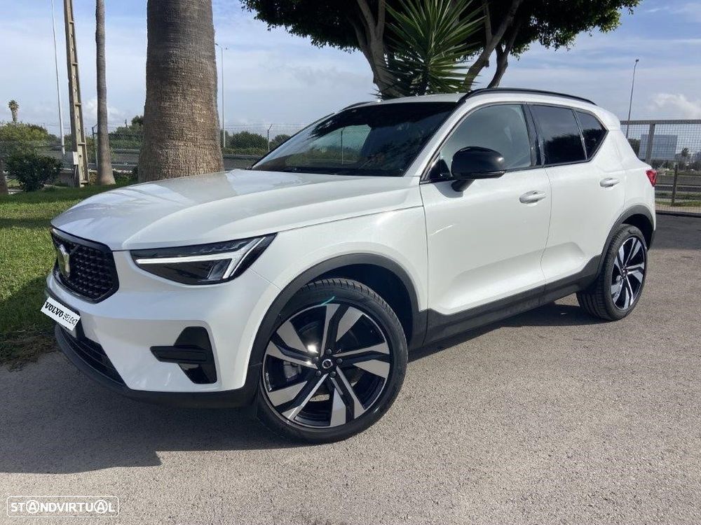 Volvo XC 40 2.0 B3 Plus Dark - 1