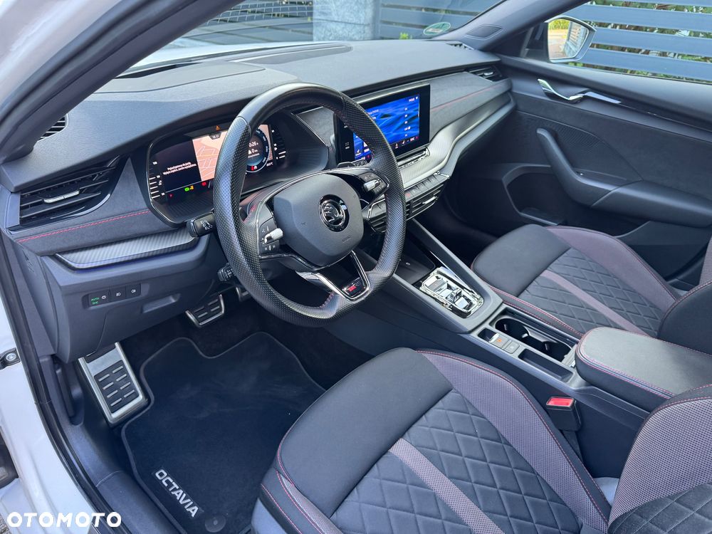 Skoda Octavia 2.0 TDI DSG RS - 27