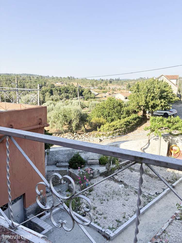 Moradia T5 Isolada com Jardim e Varanda - Grande imagem: 5/28