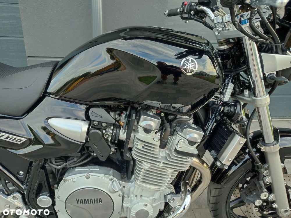 Yamaha XJR - 25