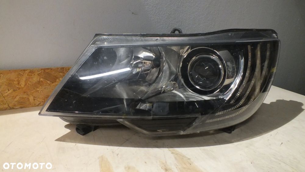 Bi xenon lewy Skoda Superb II lift - 2