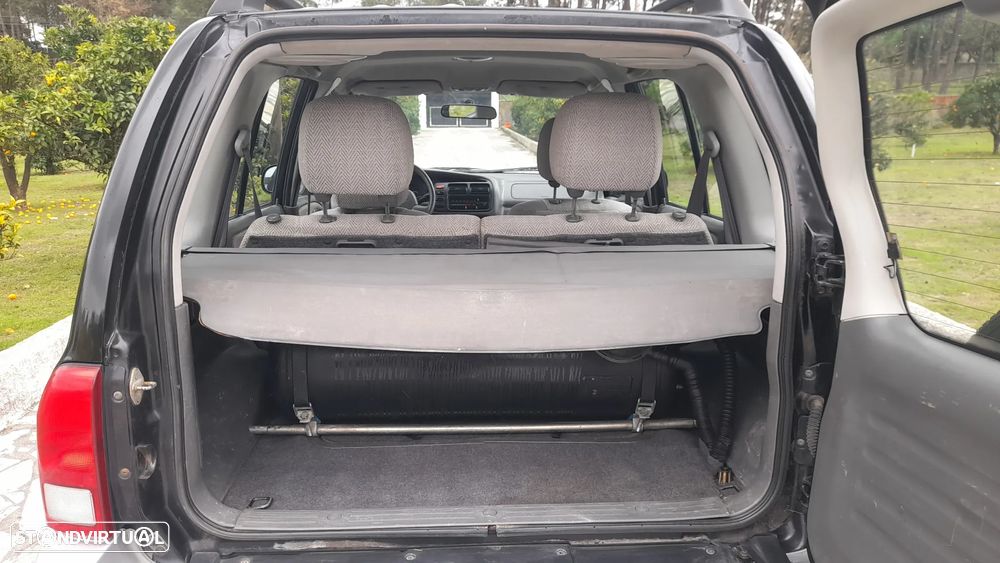 Suzuki Grand Vitara Metal Top 2.0 L - 29