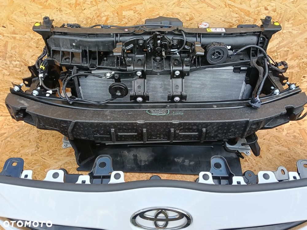 zderzak pas przedni belka błotnik chłodnice lampy Toyota Yaris IV 1.5 Hybrid - 31