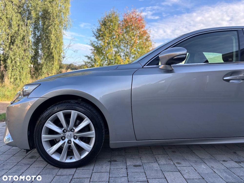 Lexus IS 300h Prestige - 18