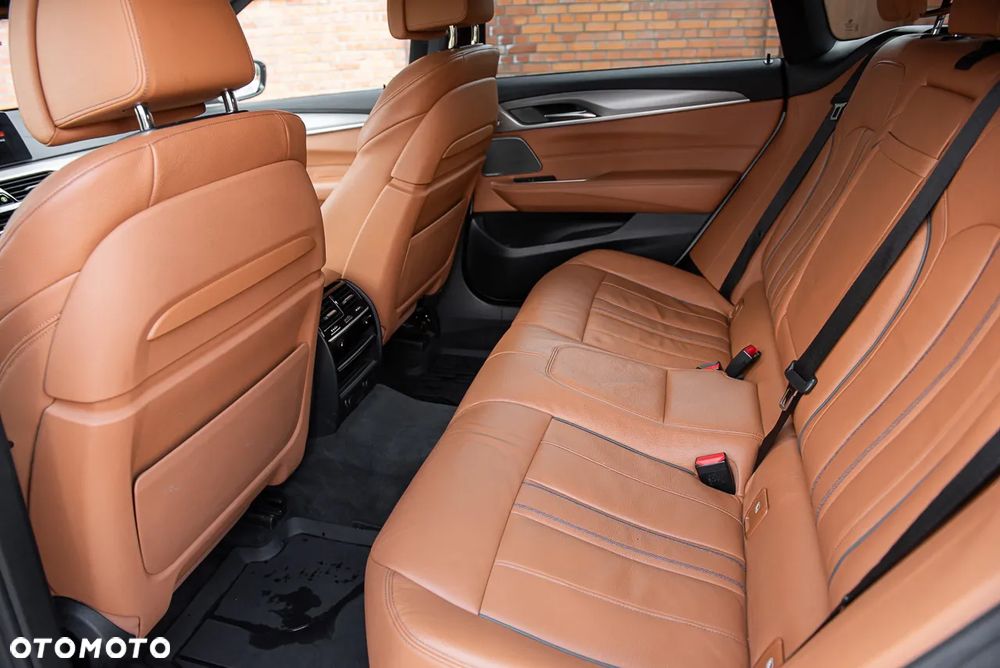 BMW 6GT - 22