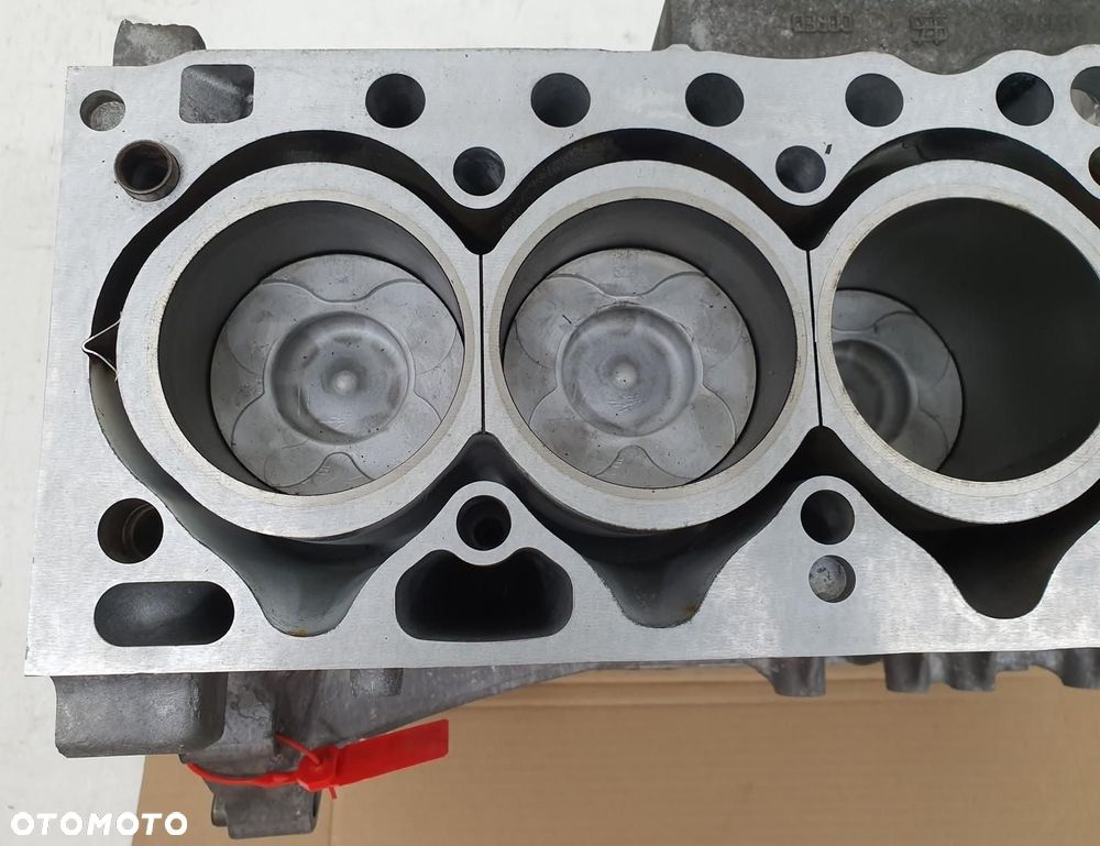 BLOK DÓŁ SILNIKA TŁOKI VOLVO V60 S60 II 2.4 D5 D5244T15 - 3