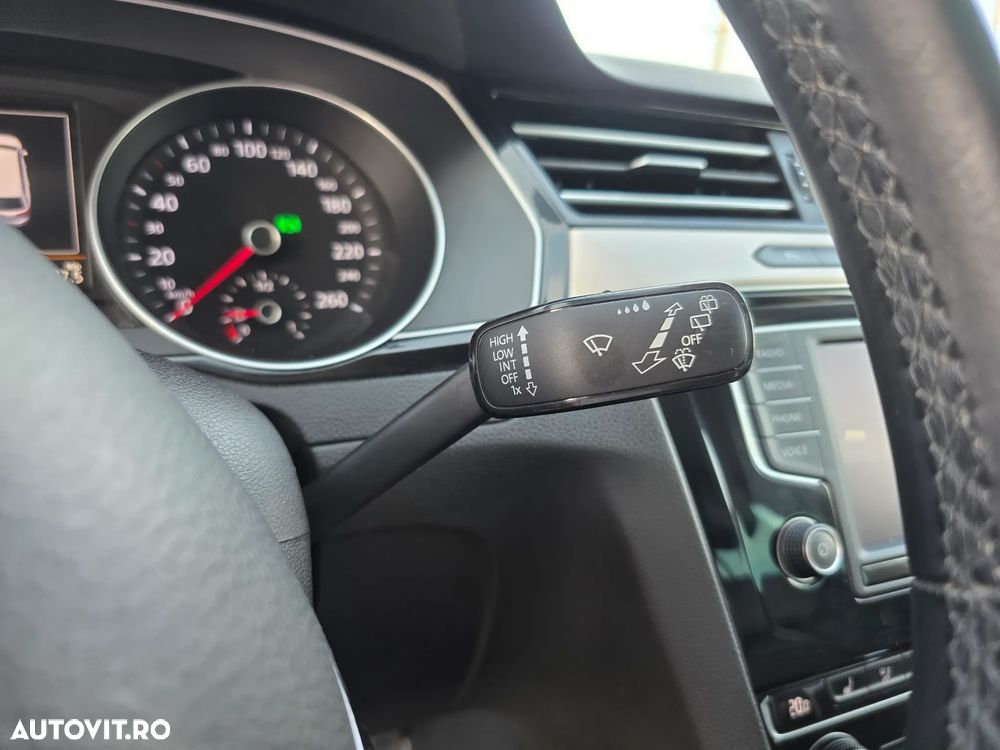 Volkswagen Passat 2.0 TDI SCR DSG Highline - 36