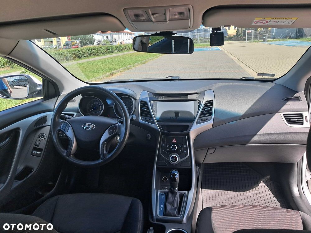 Hyundai Elantra - 5