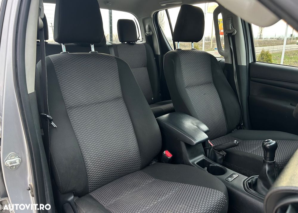Toyota Hilux 2.4D 150CP 4x4 Double Cab 6MT Style - 21