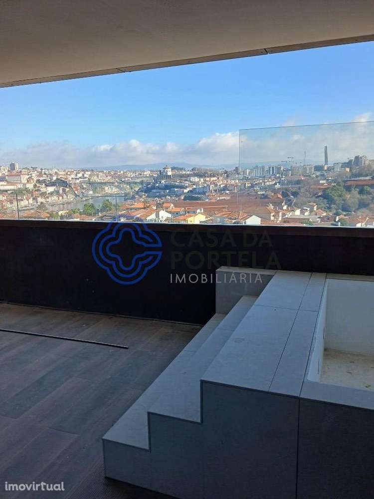 Condomínio privado, fração com varanda/terraço 45m2, garagem 35m2, pis - Grande imagem: 5/60