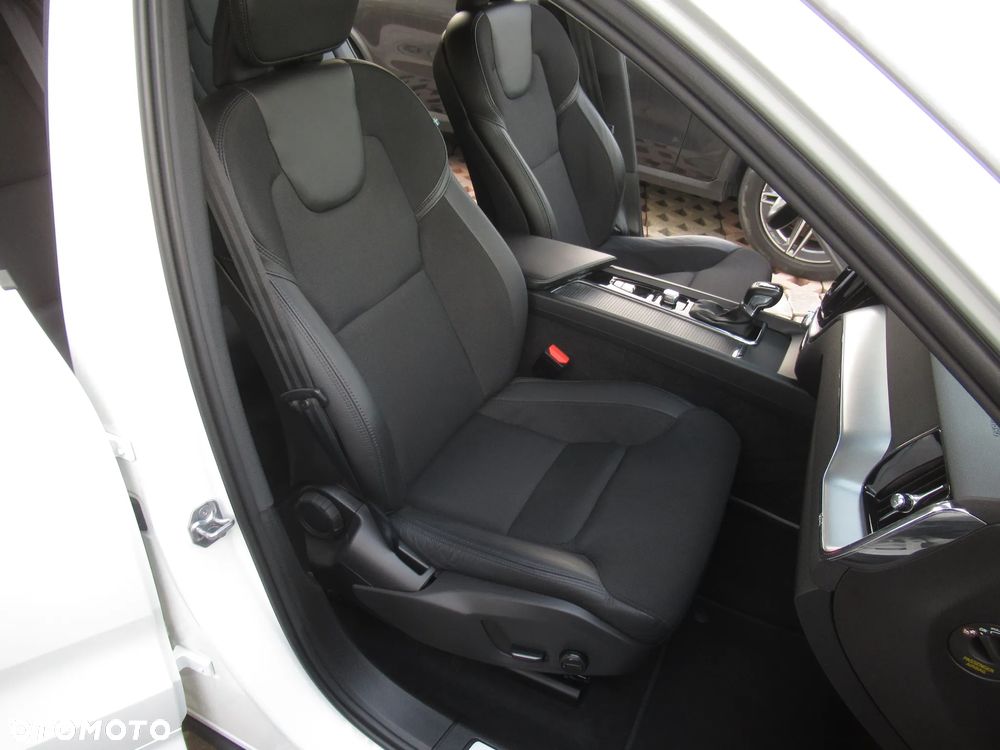 Volvo XC 60 T4 Momentum Pro - 10