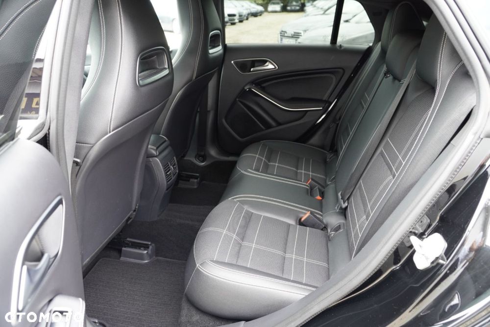 Mercedes-Benz CLA 200 UrbanStyle Edition - 8