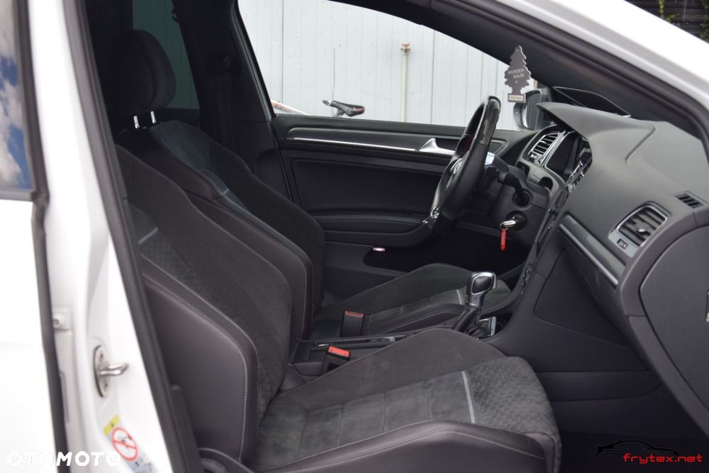 Volkswagen Golf - 25
