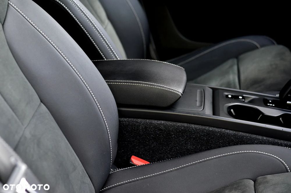 Volvo XC 40 B3 B DKG Core - 17