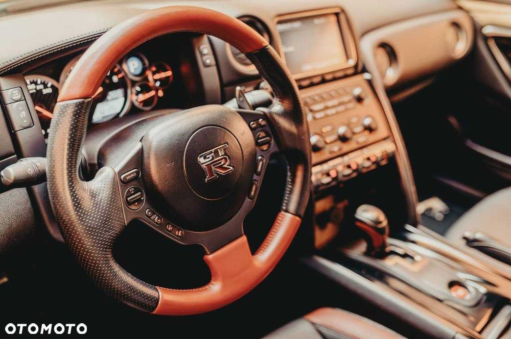Nissan GT-R - 7