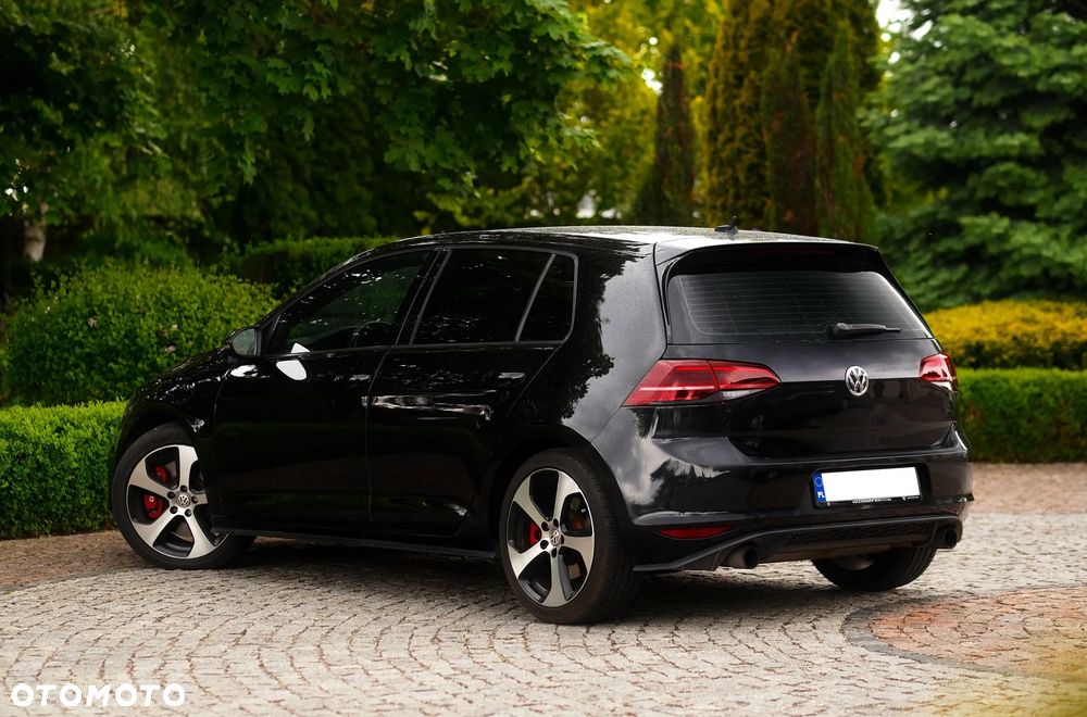 Volkswagen Golf - 6