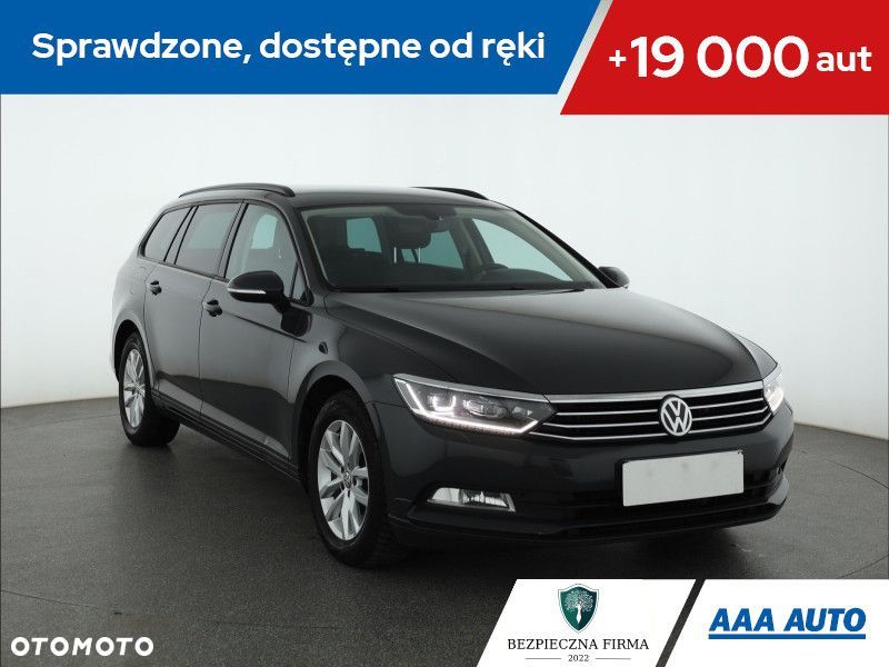 Volkswagen Passat - 1