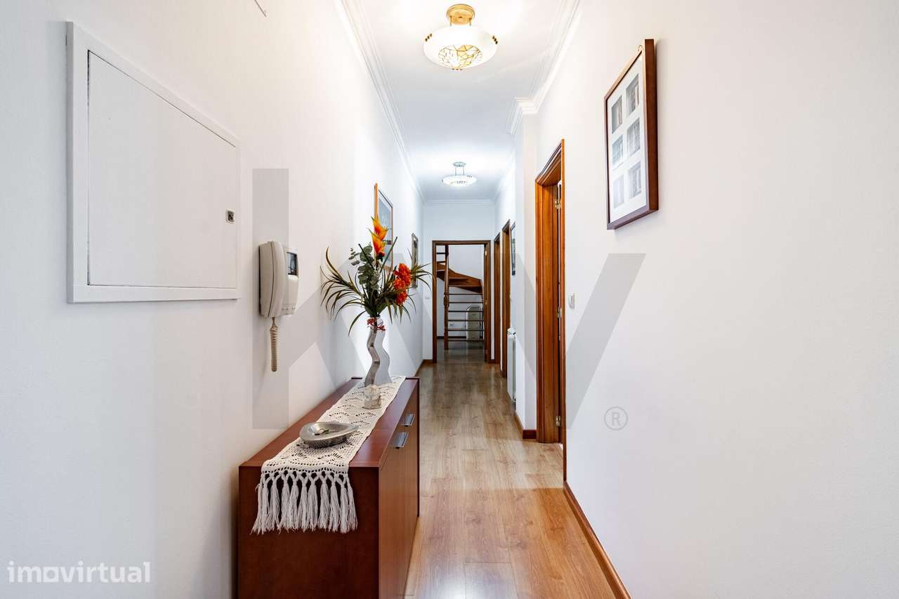 Apartamento T4 Duplex no Centro de Ovar – Espaço, Luz e Conforto - Grande imagem: 2/42