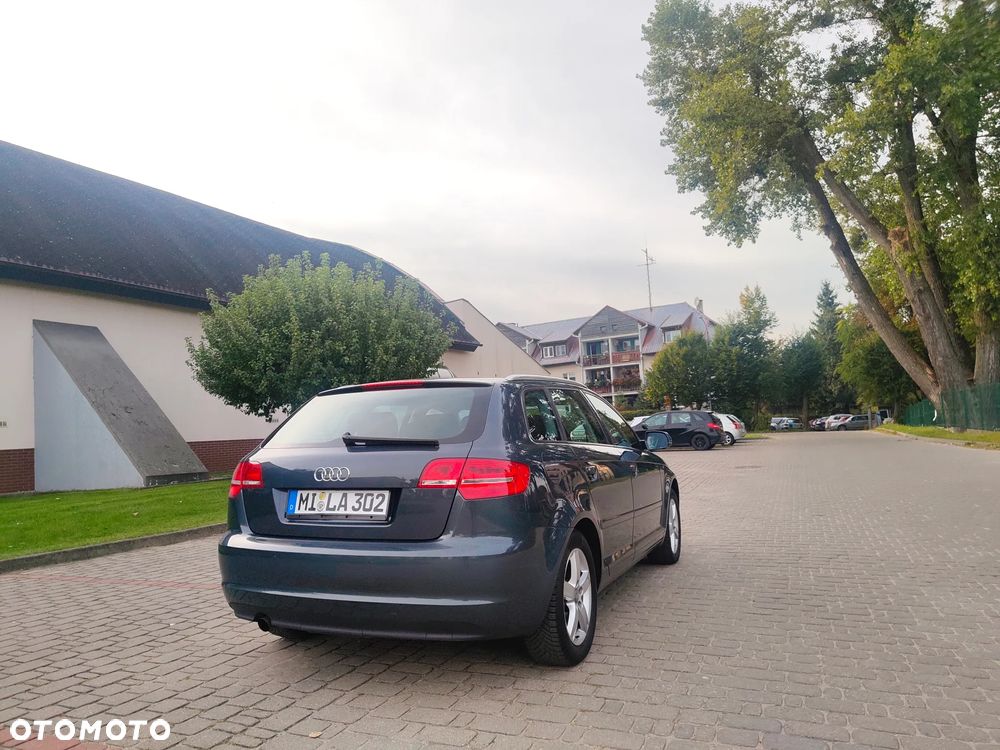 Audi A3 Sportback 1.6 Ambiente - 22