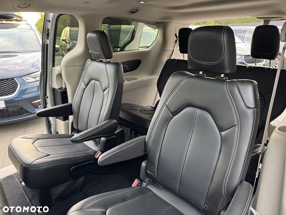 Chrysler Pacifica - 24