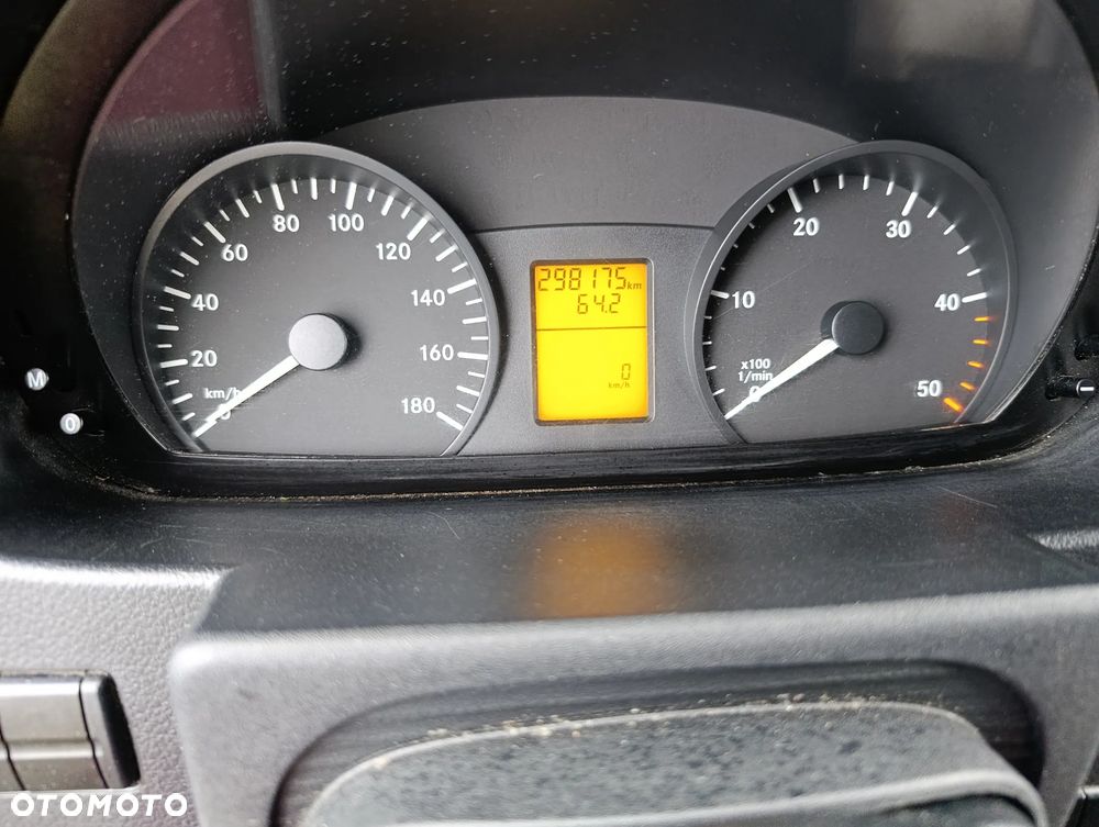 Mercedes-Benz Sprinter - 11