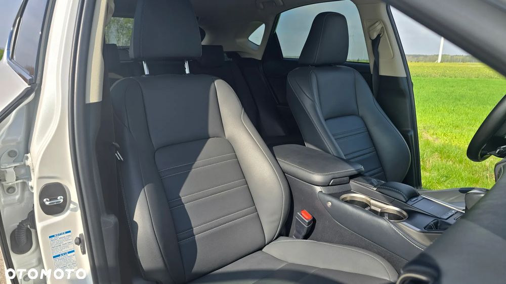 Lexus NX 300h F Impression AWD - 27