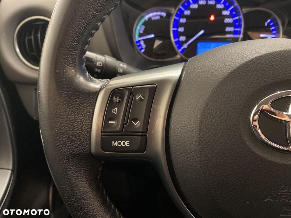 Toyota Yaris Hybrid 100 Premium - 13