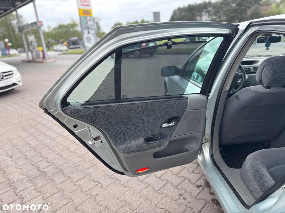 Renault Laguna 1.8 RXE Millenium - 14