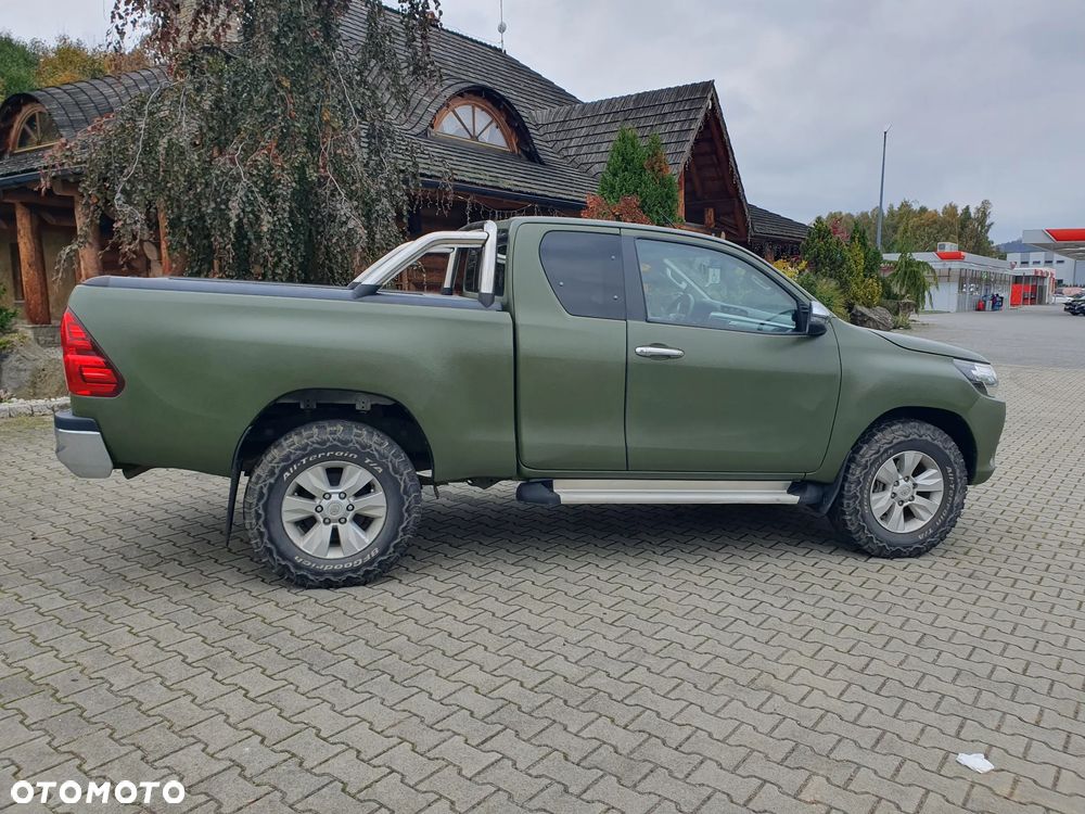 Toyota Hilux 2.4 D-4D Extra Cab DLX 4x4 - 4