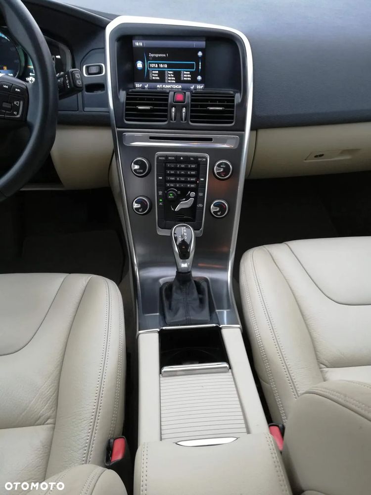 Volvo XC 60 T6 AWD Momentum - 10