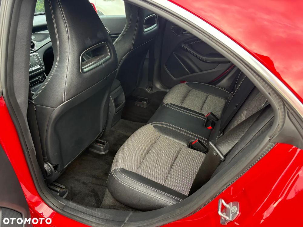 Mercedes-Benz CLA 180 7G-DCT - 7