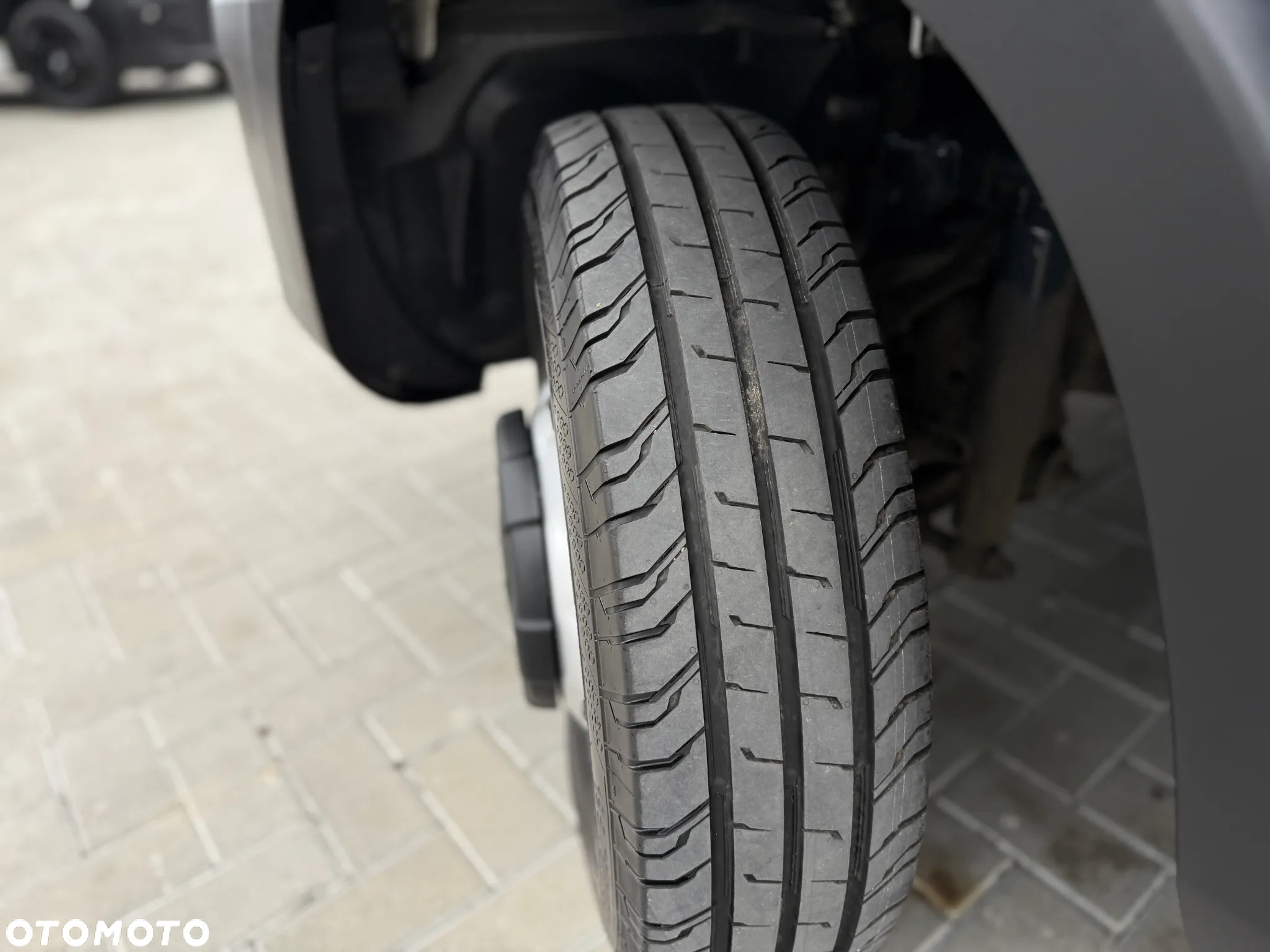 Iveco Daily 35C16 3.0 HPI 160KM / Kontener 4,2m + Winda 750KG / 2020R / Zarejestrowany w PL - 20