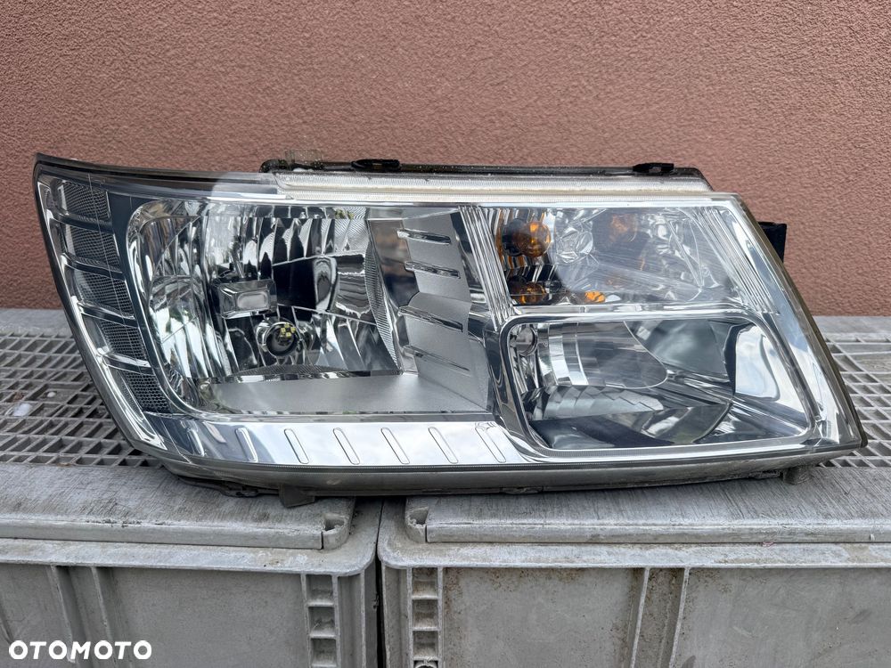 Lampa przednia FIAT FREEMONT DODGE JOURNEY PRAWA EUROPA ORYGINALNA - 1