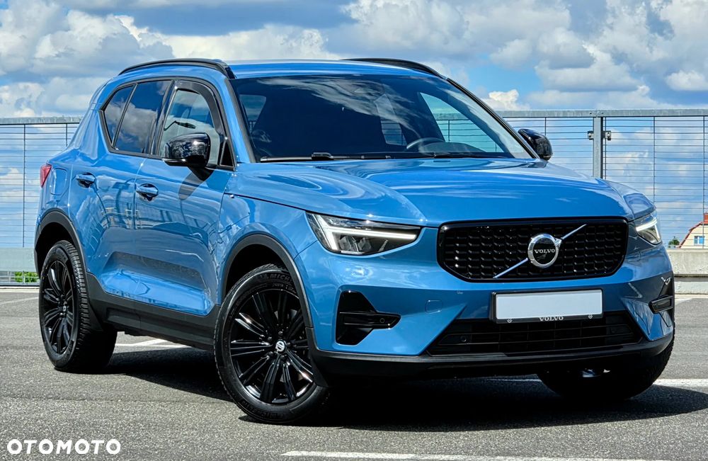Volvo XC 40 B3 Ultra Dark - 2