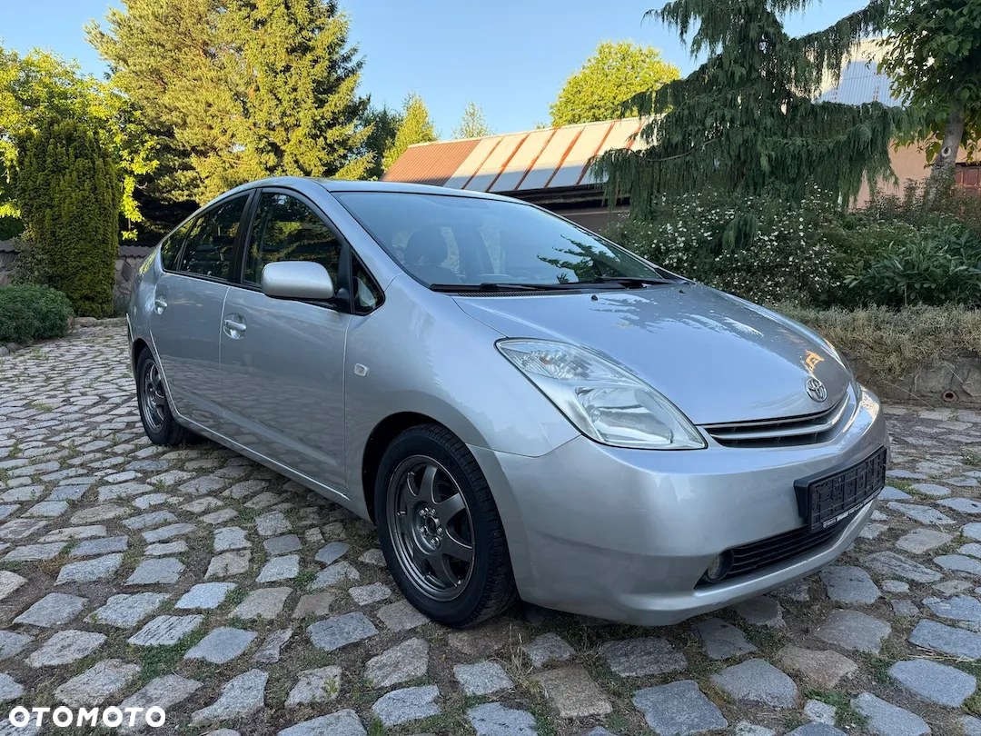 Toyota Prius (Hybrid) - 15