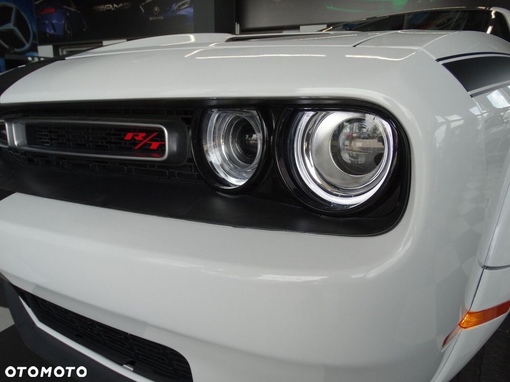 Dodge Challenger - 9