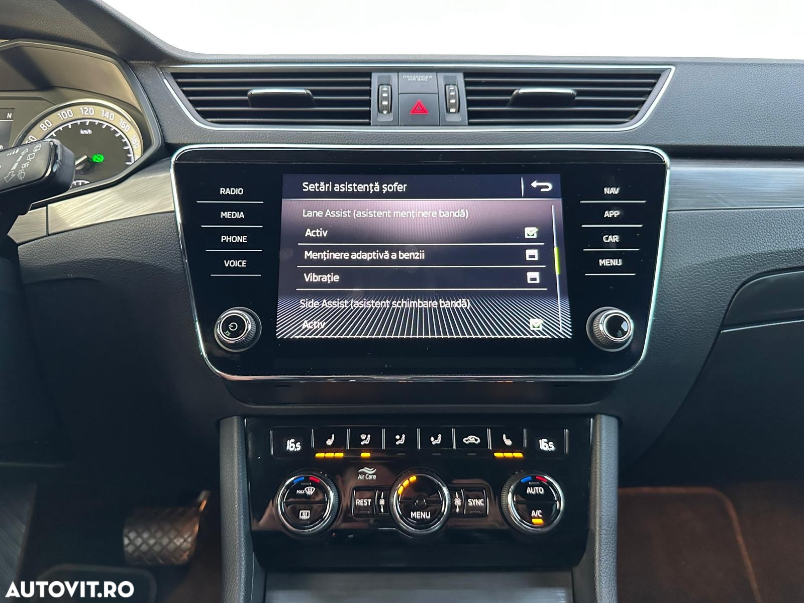 Skoda Superb 2.0 TDI DSG Ambition - 37