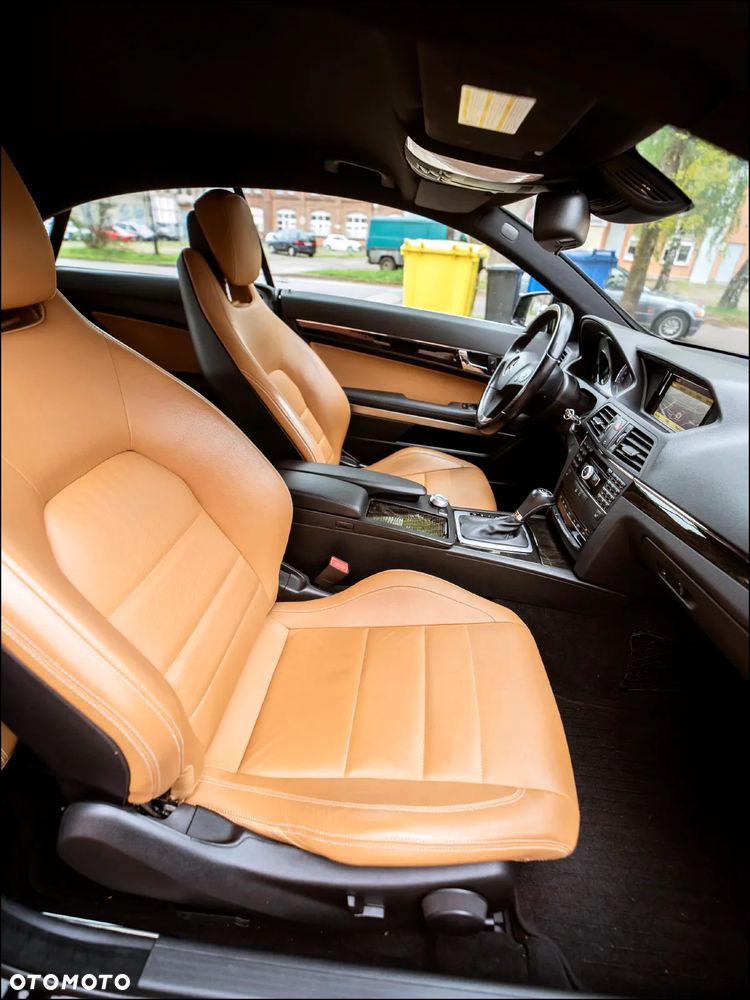 Mercedes-Benz Klasa E 250 BlueEFFICIENCY 7G-TRONIC Avantgarde - 37