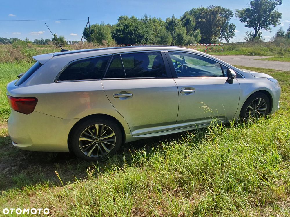 Toyota Avensis 2.0 D-4D Prestige - 8