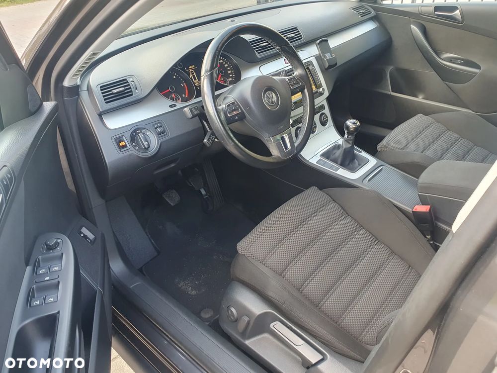 Volkswagen Passat 2.0 TDI DPF Sportline - 11