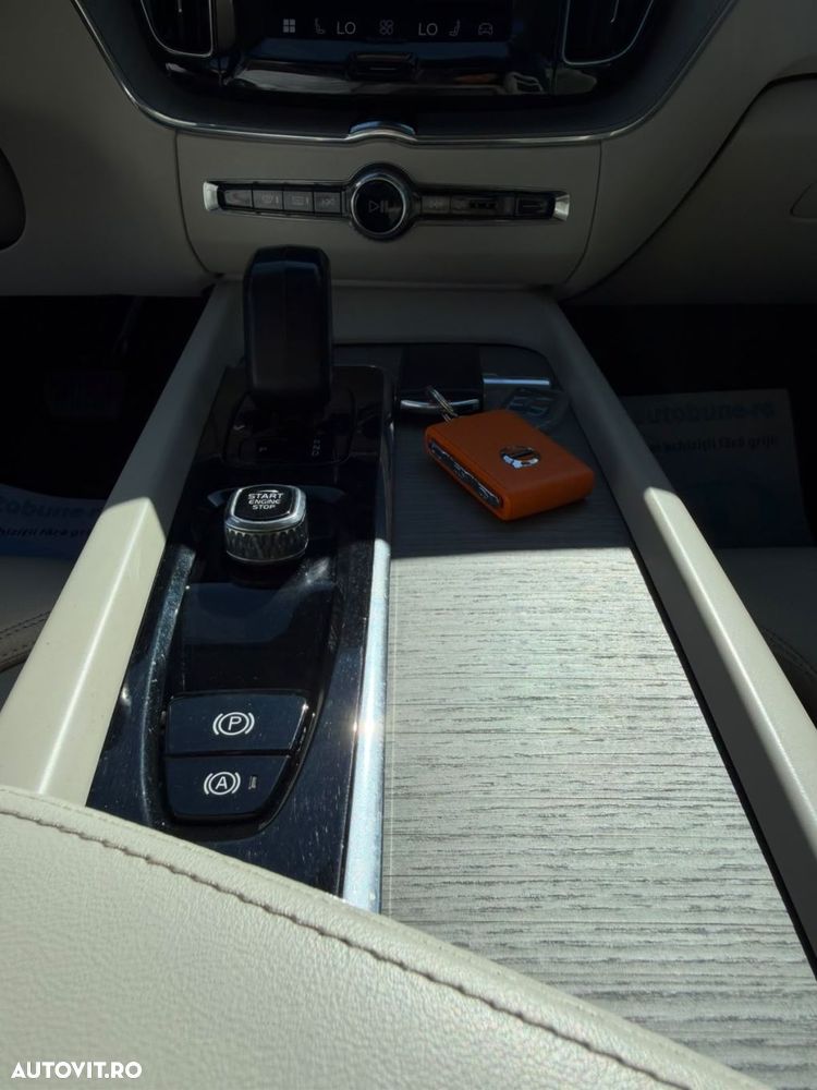 Volvo XC 60 B4 MHEV AT AWD Core - 15