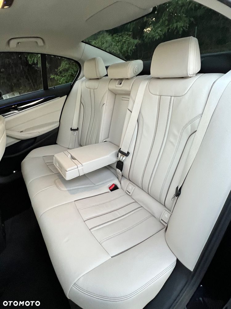 BMW Seria 5 520d xDrive - 22