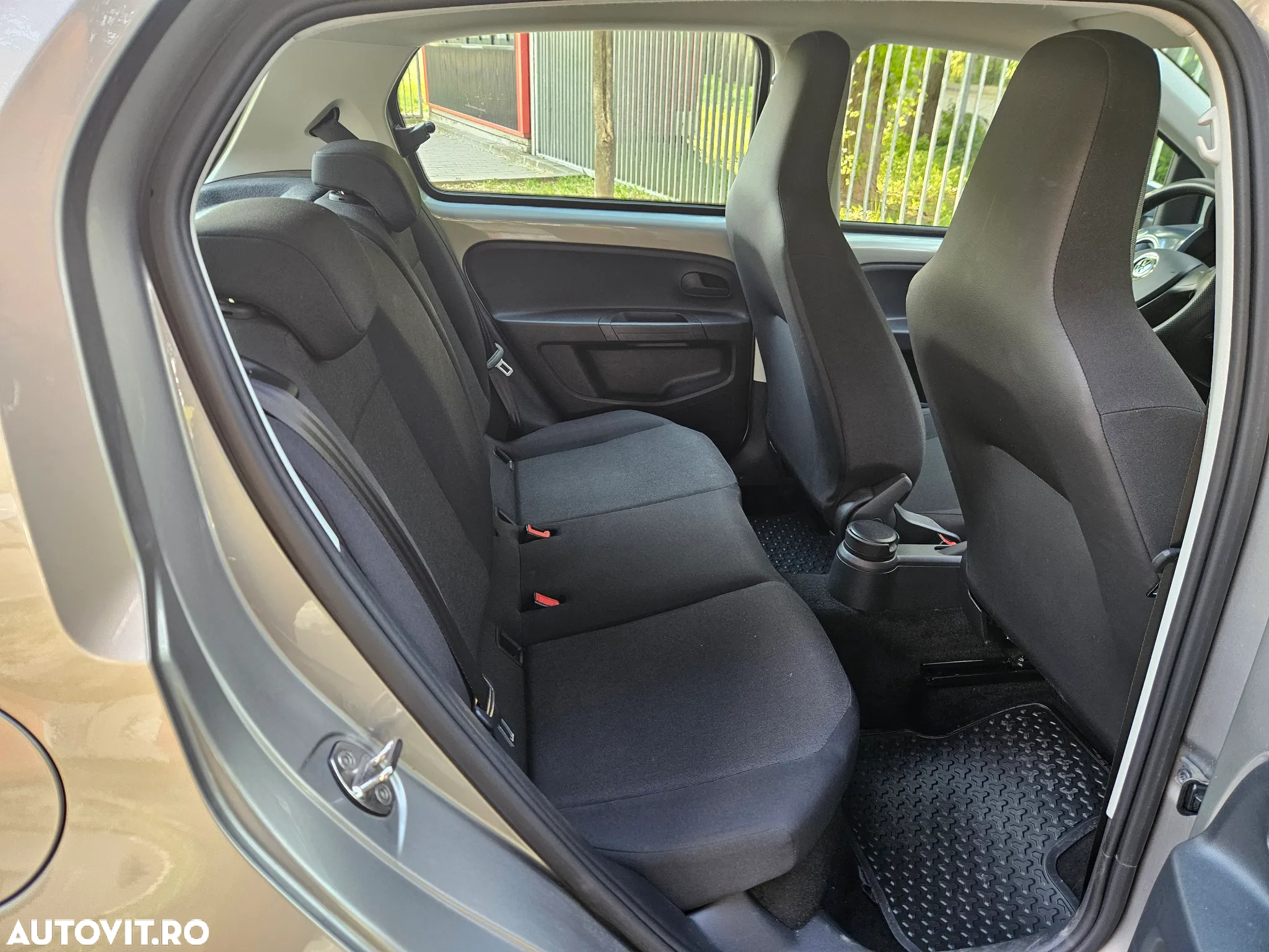 Volkswagen up! e-up! - 11