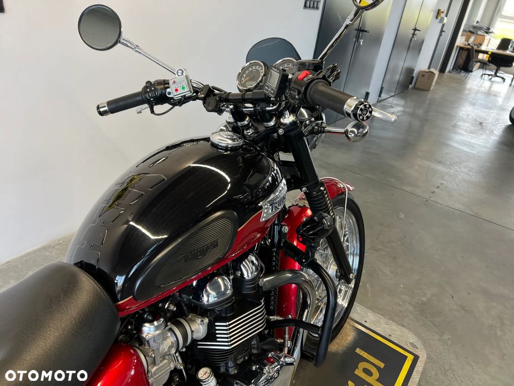 Triumph Bonneville - 34