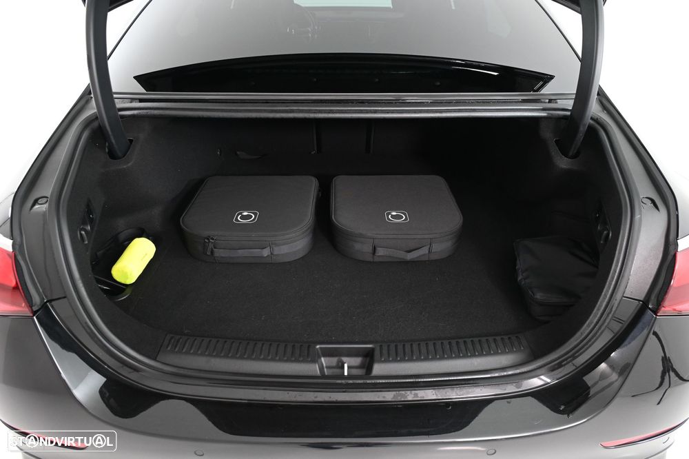 Mercedes-Benz E 300 e AMG Line - 11