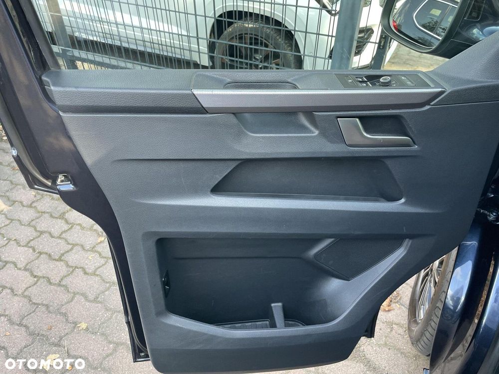 Volkswagen Multivan - 11