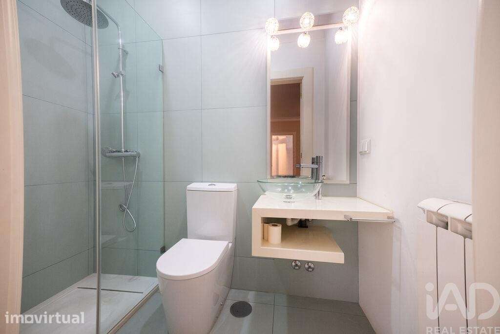 Moradia em gaveto T4 em Oliveira, São Paio e São Sebastião de 254,01 m - Grande imagem: 5/38