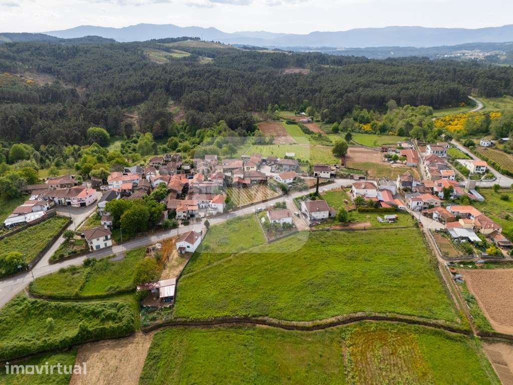 Lote para Moradia com 2 Andares e 4 Frentes em Roalde, Sabrosa - Grande imagem: 2/7