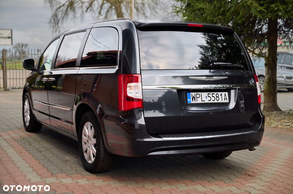 Chrysler Town & Country 3.6 Limited - 11
